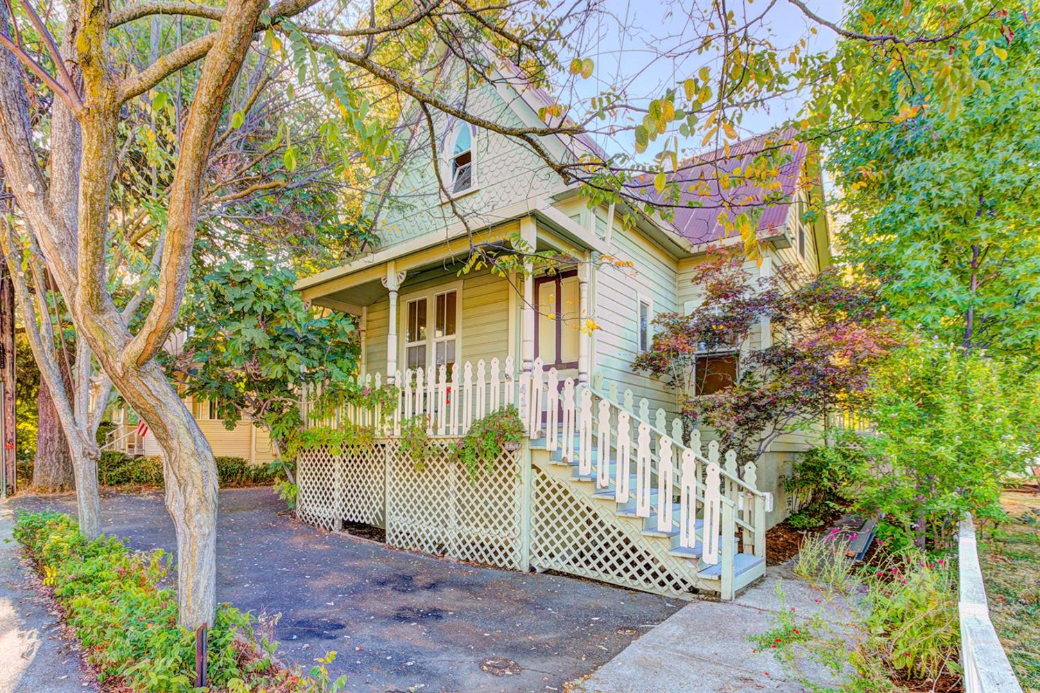 Photo of 411 Colfax Ave in Grass Valley, CA