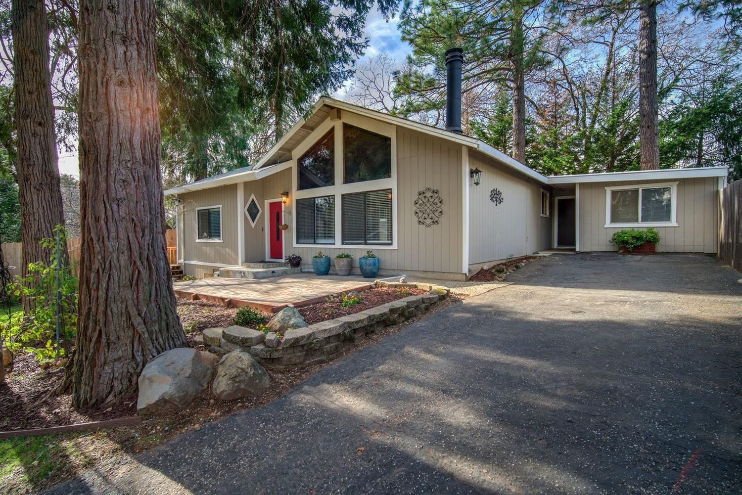 Detail Gallery Image 1 of 1 For 10290 Gold Dr, Grass Valley,  CA 95945 - 3 Beds | 1 Baths