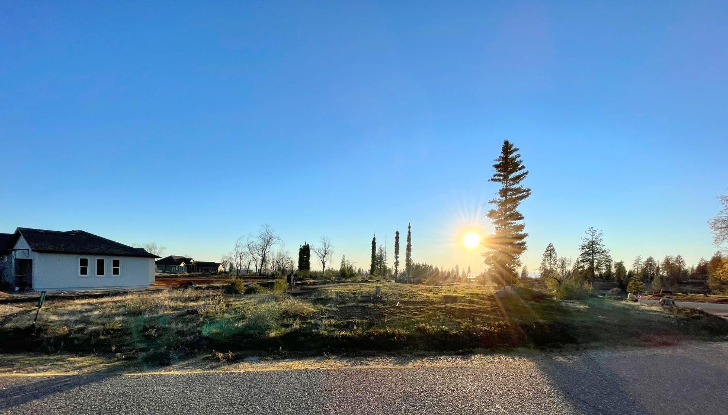 Photo of 5271 Royal Canyon Ln in Paradise, CA