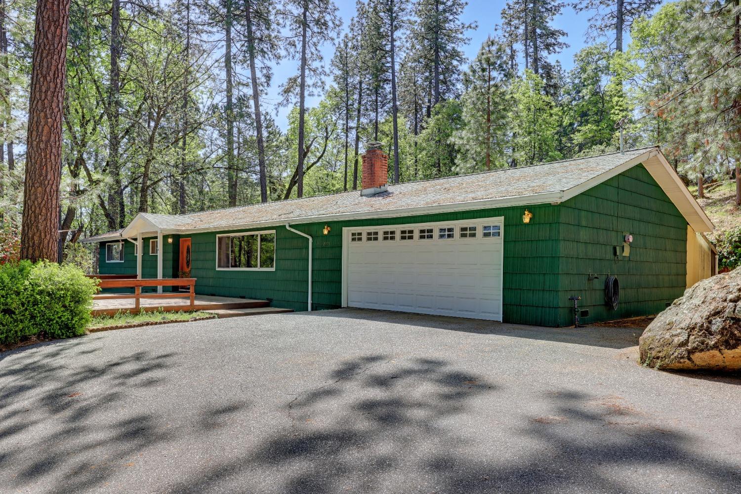 Photo of 1775 Sierra View Dr in Meadow Vista, CA