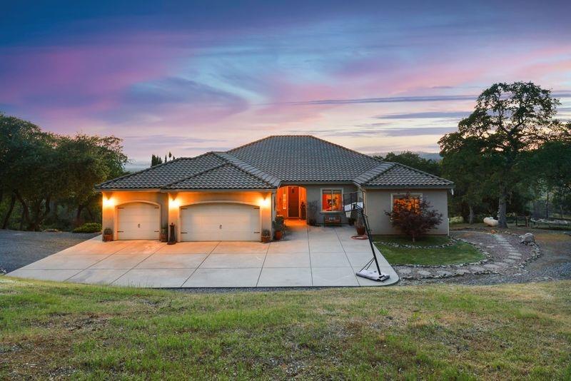 Photo of 7385 Mcfall Dr in Auburn, CA