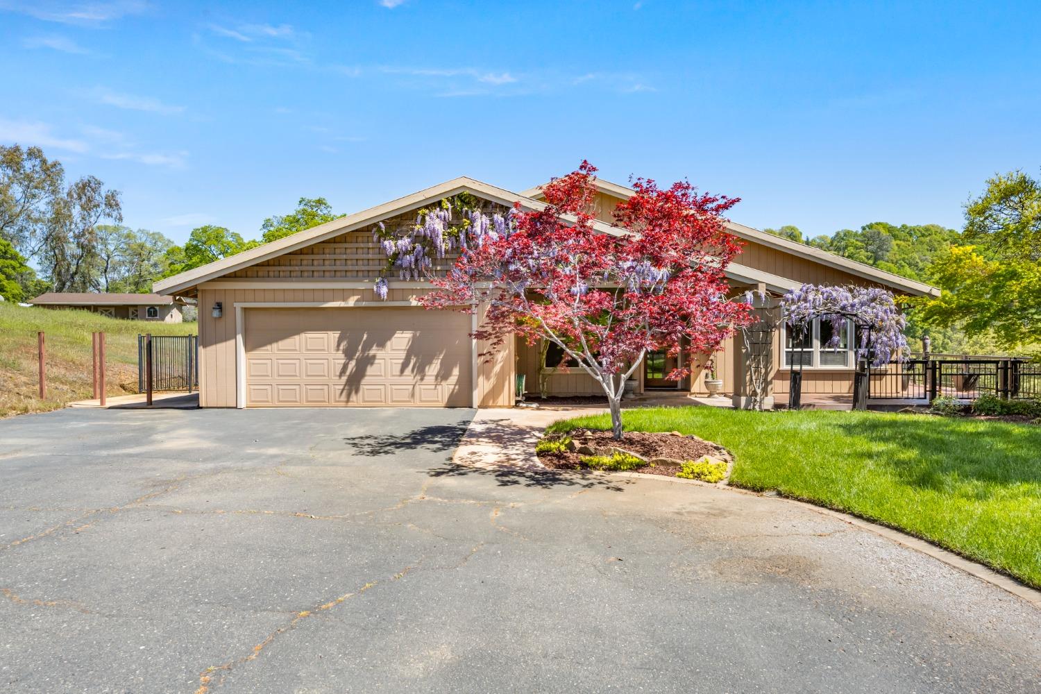 Photo of 1961 Rocky Springs Rd in El Dorado Hills, CA