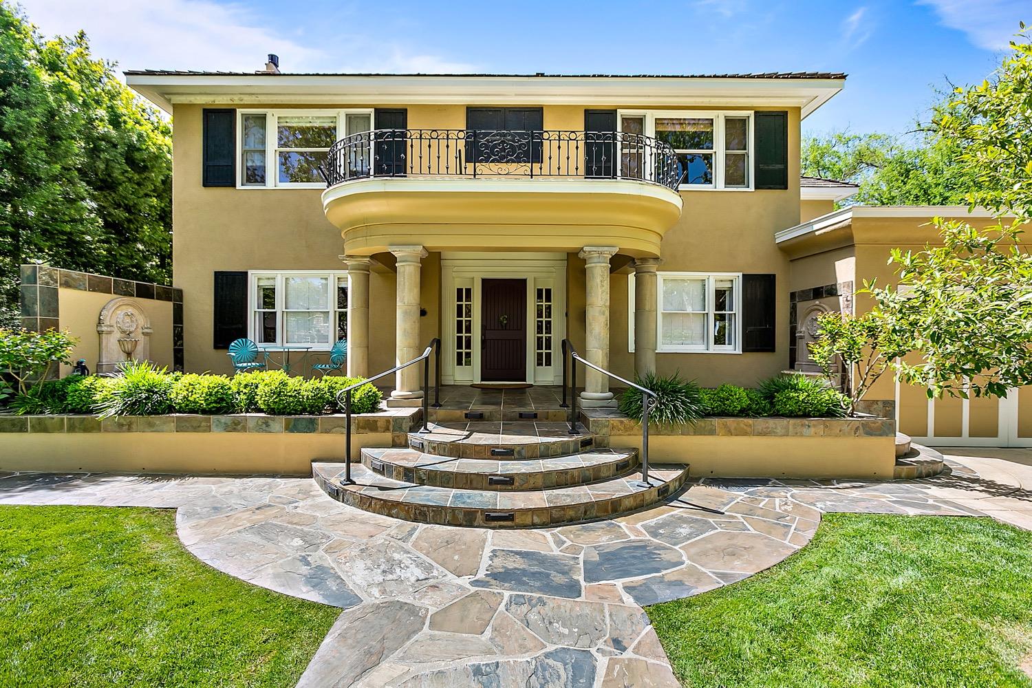 Photo of 1014 43rd St in Sacramento, CA