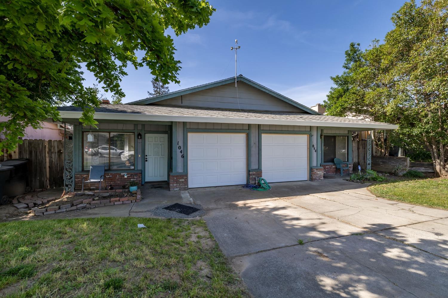 Photo of 1044-1046 Clinton Rd in Sacramento, CA