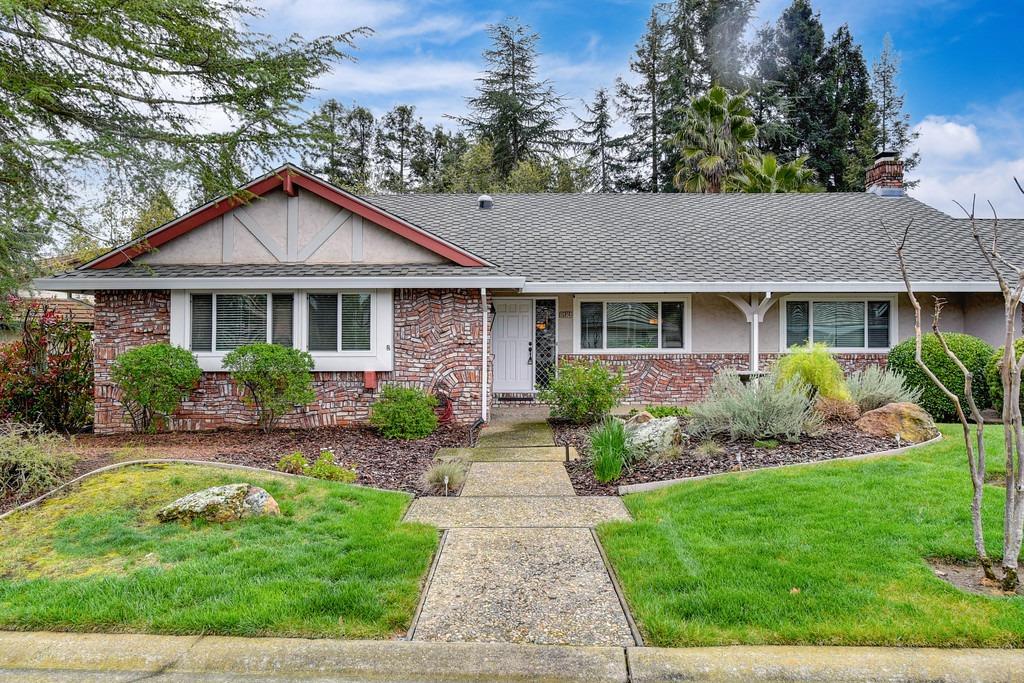 Photo of 15014 Anillo Wy in Rancho Murieta, CA