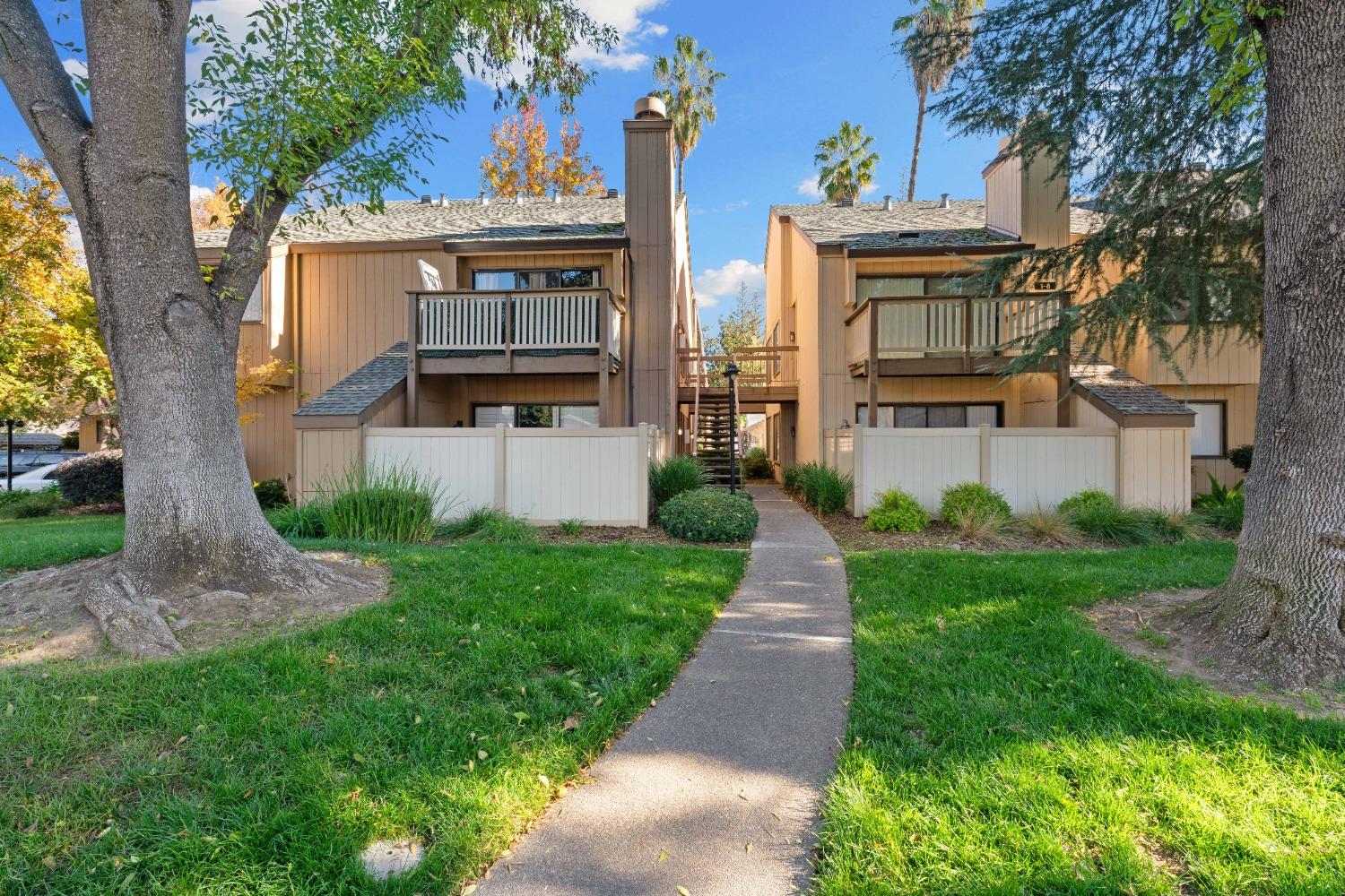Photo of 521 Woodside Oaks #2 in Sacramento, CA