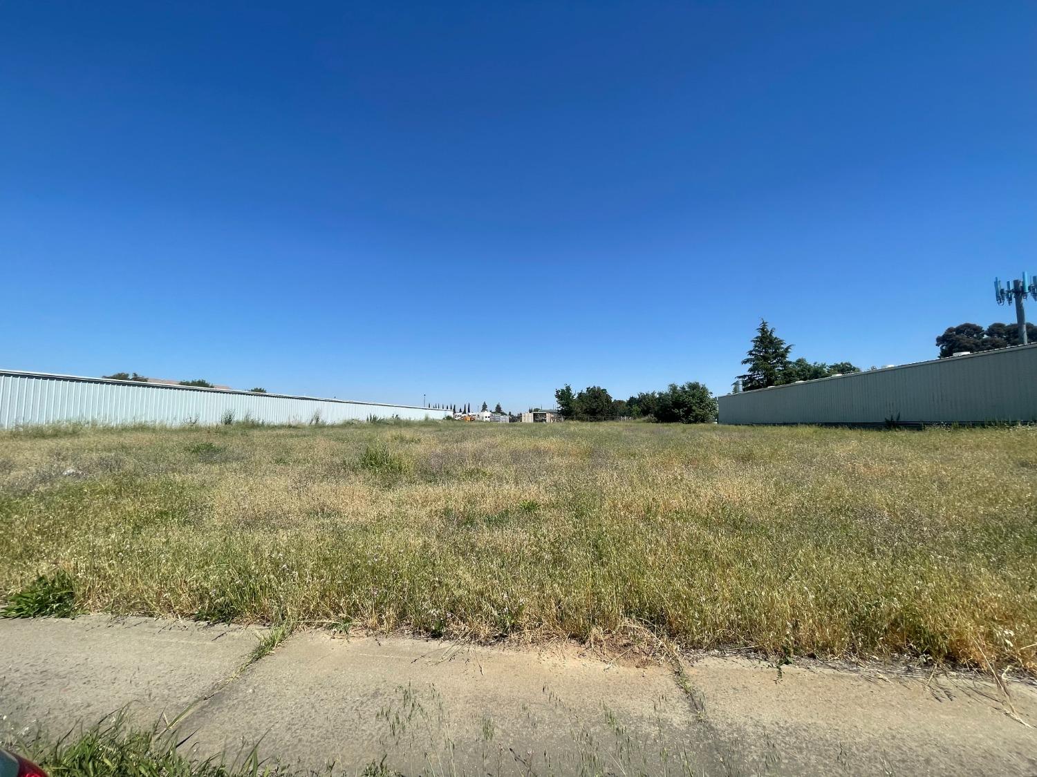 Photo of 1671 Poole Blvd in Yuba City, CA