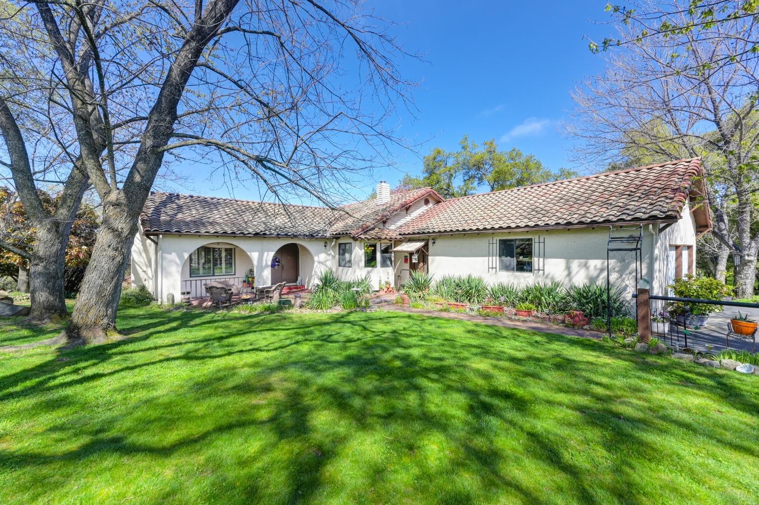 Photo of 825 Drake Dr in Newcastle, CA