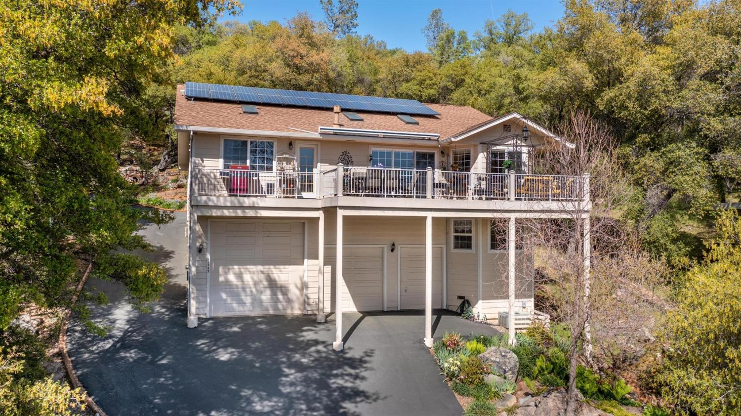 Photo of 11749 Warbler Wy in Penn Valley, CA