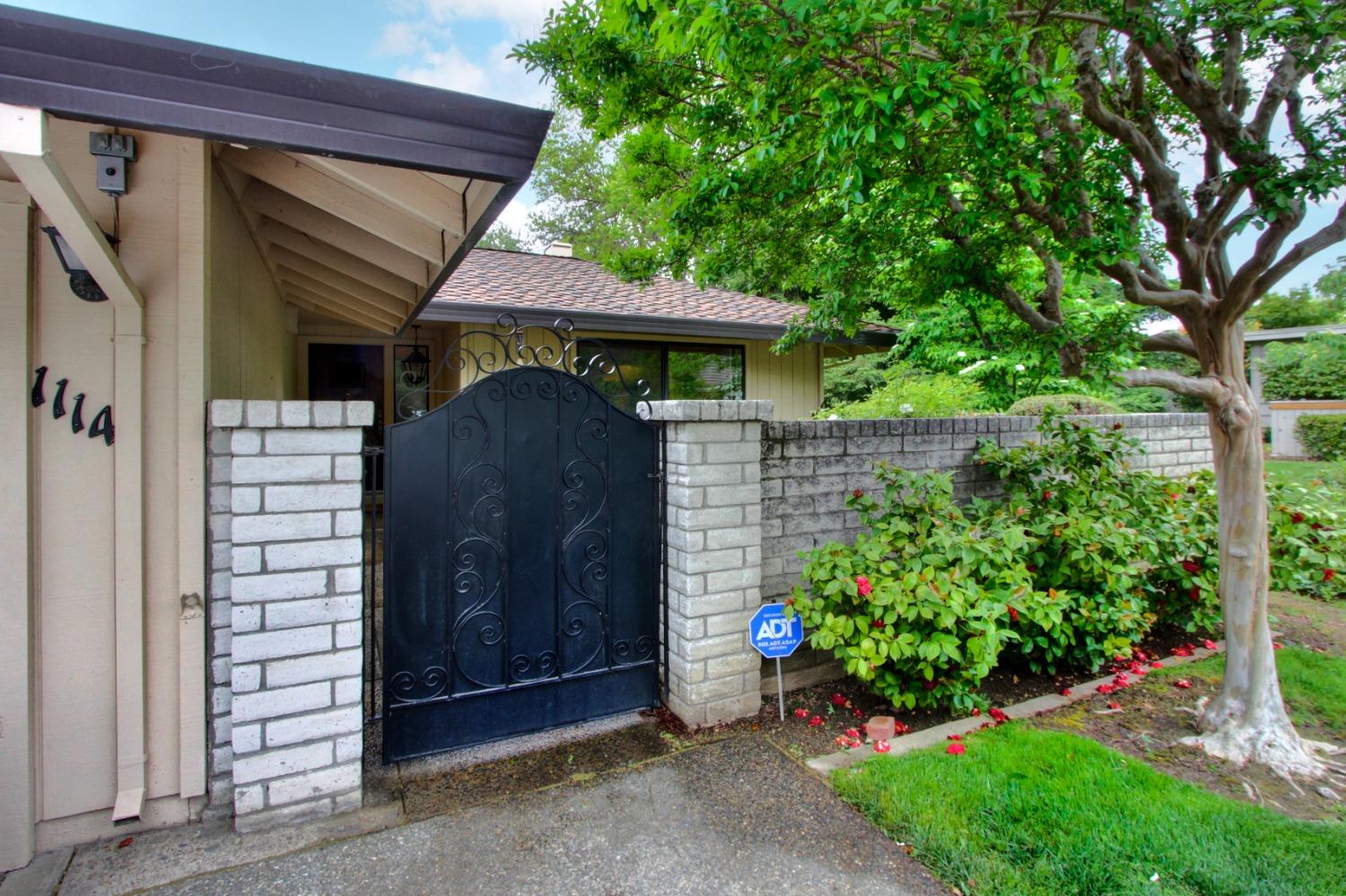 Photo of 1114 Commons Dr in Sacramento, CA