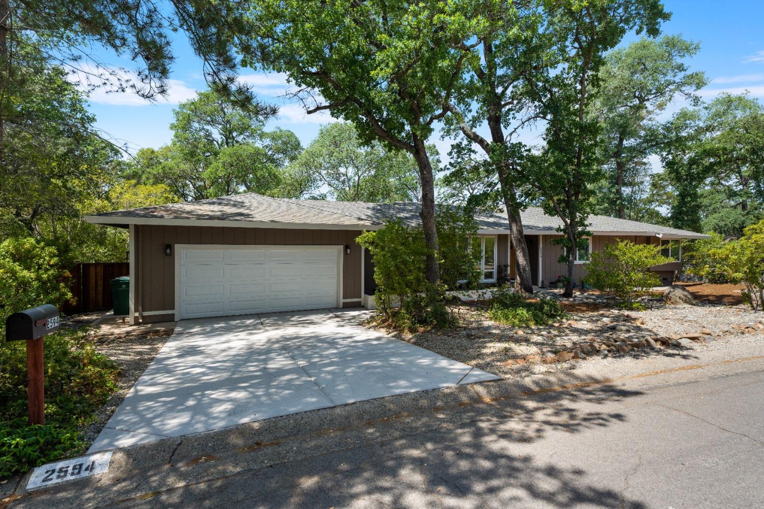 Photo of 2594 Willowdale Dr in El Dorado Hills, CA