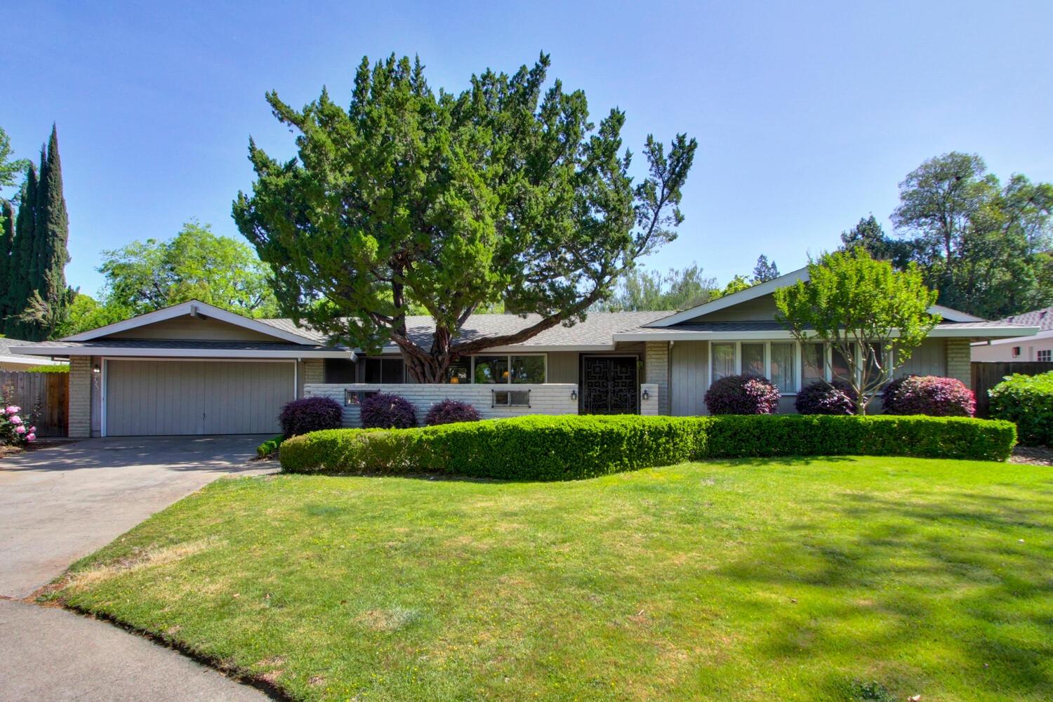 Photo of 725 Regency Cir in Sacramento, CA