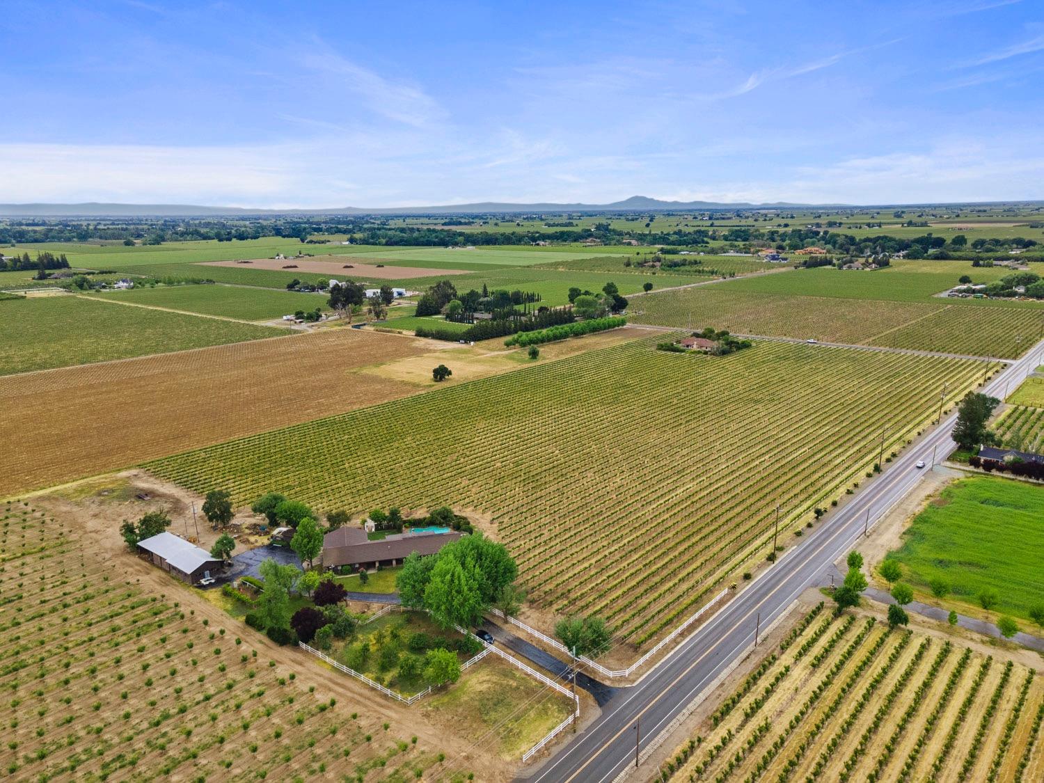 1080 E Peltier Road, Acampo, CA 95220