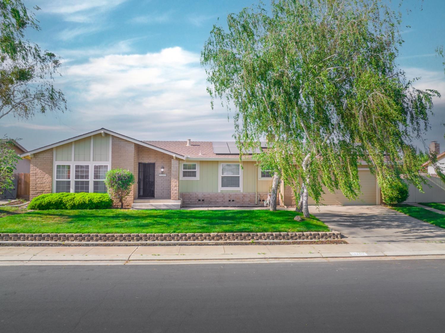 2260 Mission Street, Escalon, CA 95320