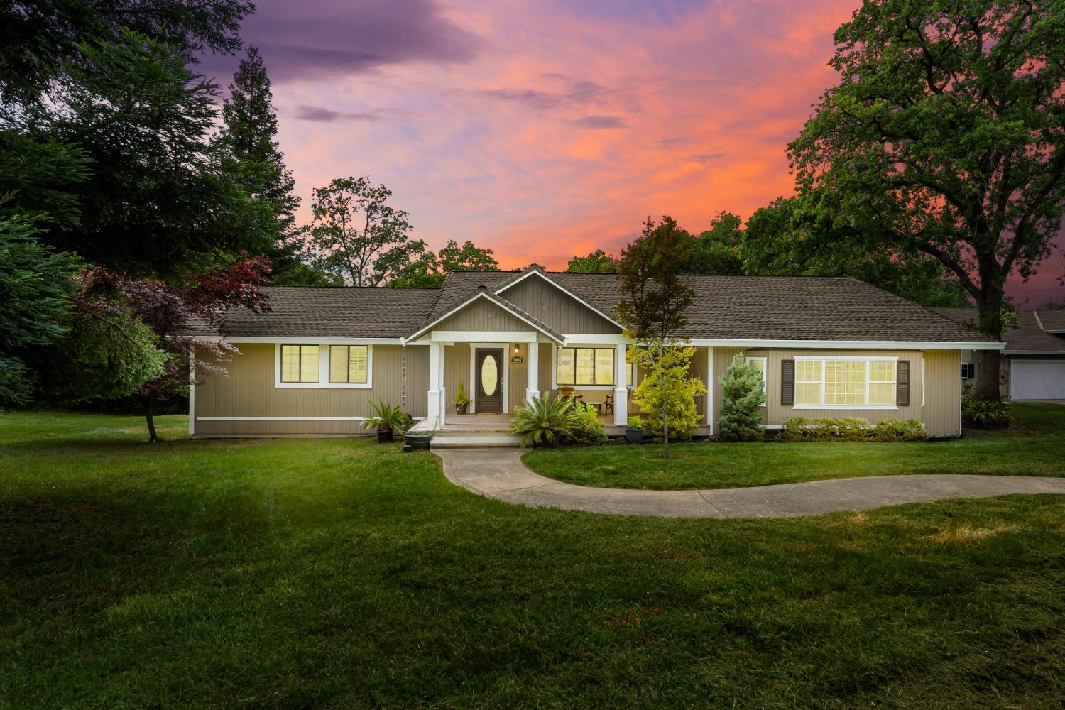 Photo of 10055 Van Riper Ln in Newcastle, CA