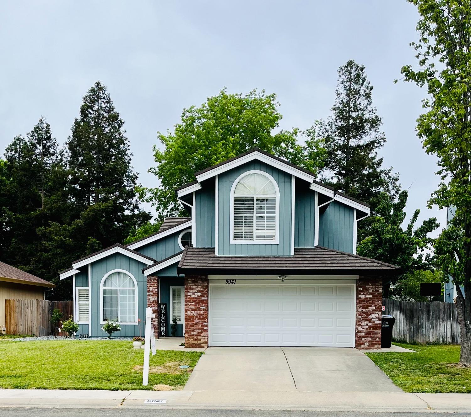Photo of 5941 Laguna Park Dr in Elk Grove, CA