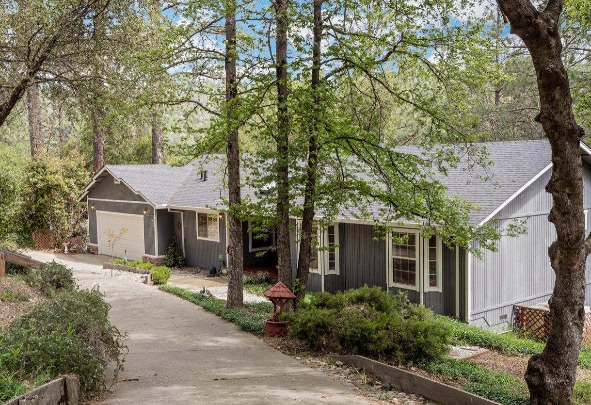 Photo of 16119 Annie Dr in Grass Valley, CA
