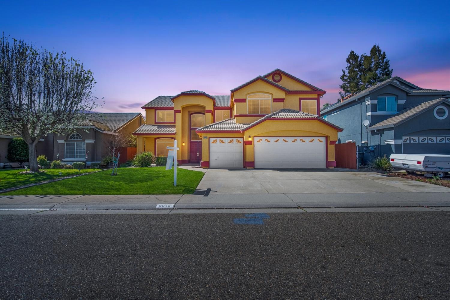 Photo of 8045 Sunburst Ct in Antelope, CA