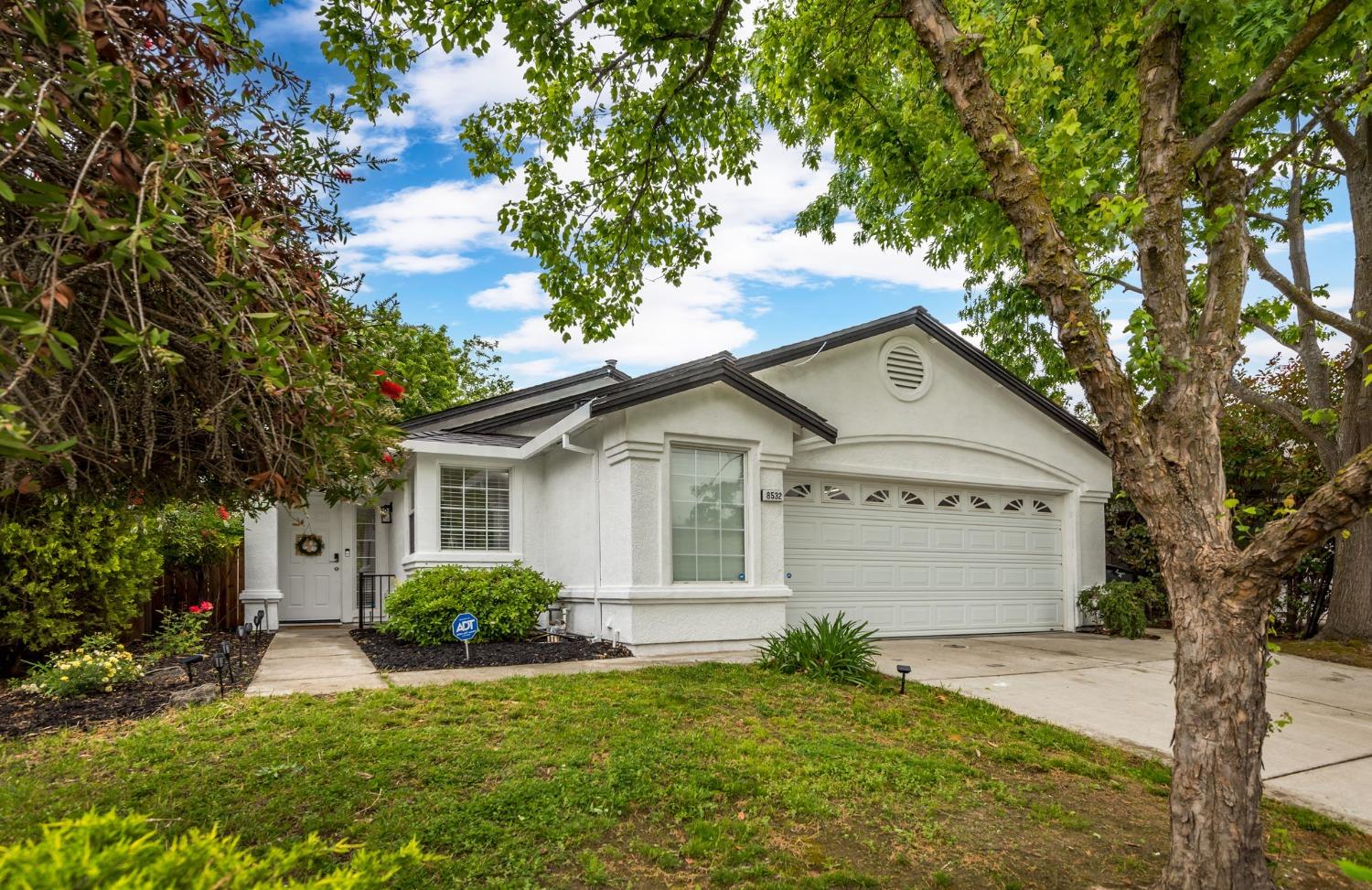 Photo of 8532 Travary Wy in Antelope, CA