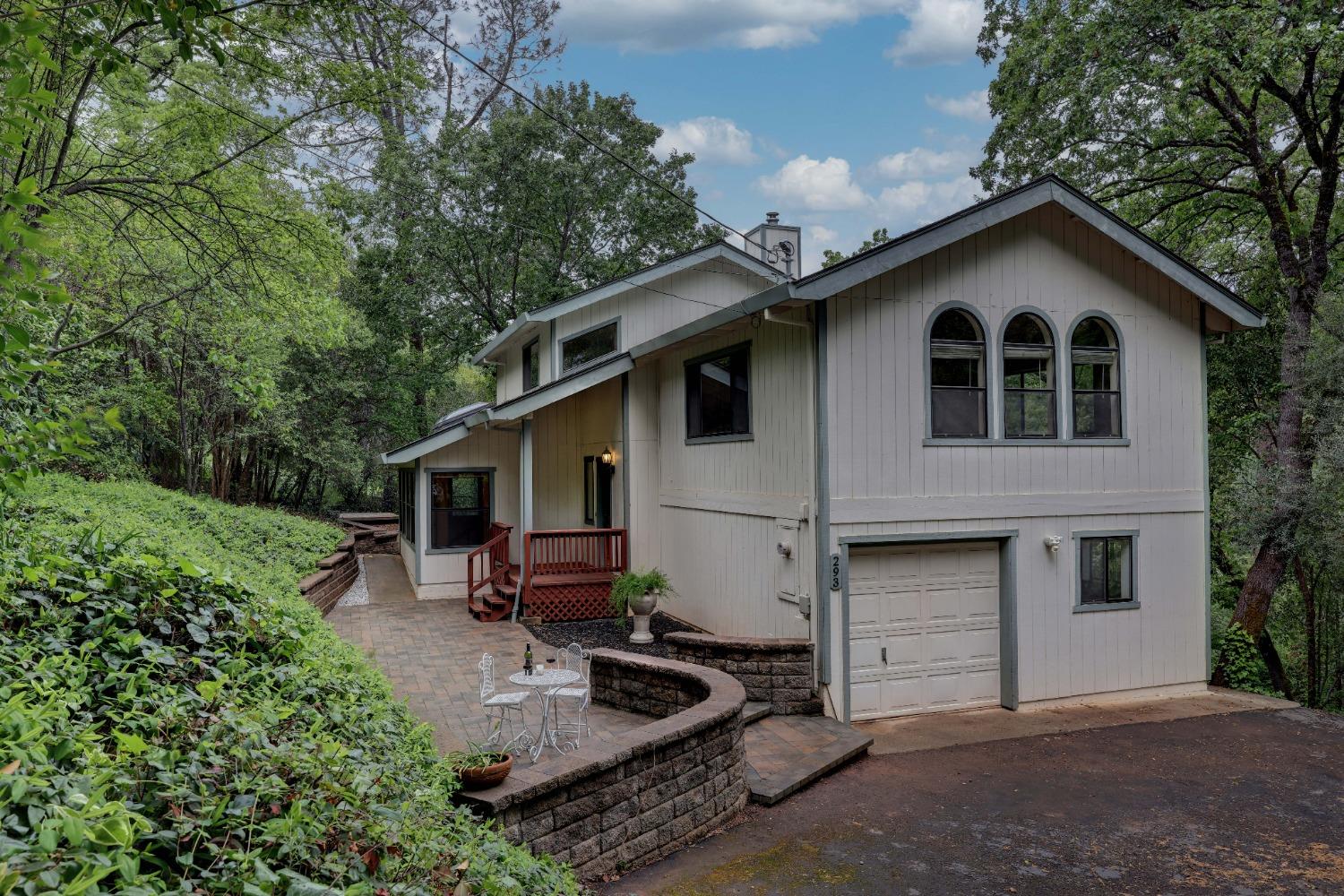 Photo of 293 Greenfield Ave in Auburn, CA