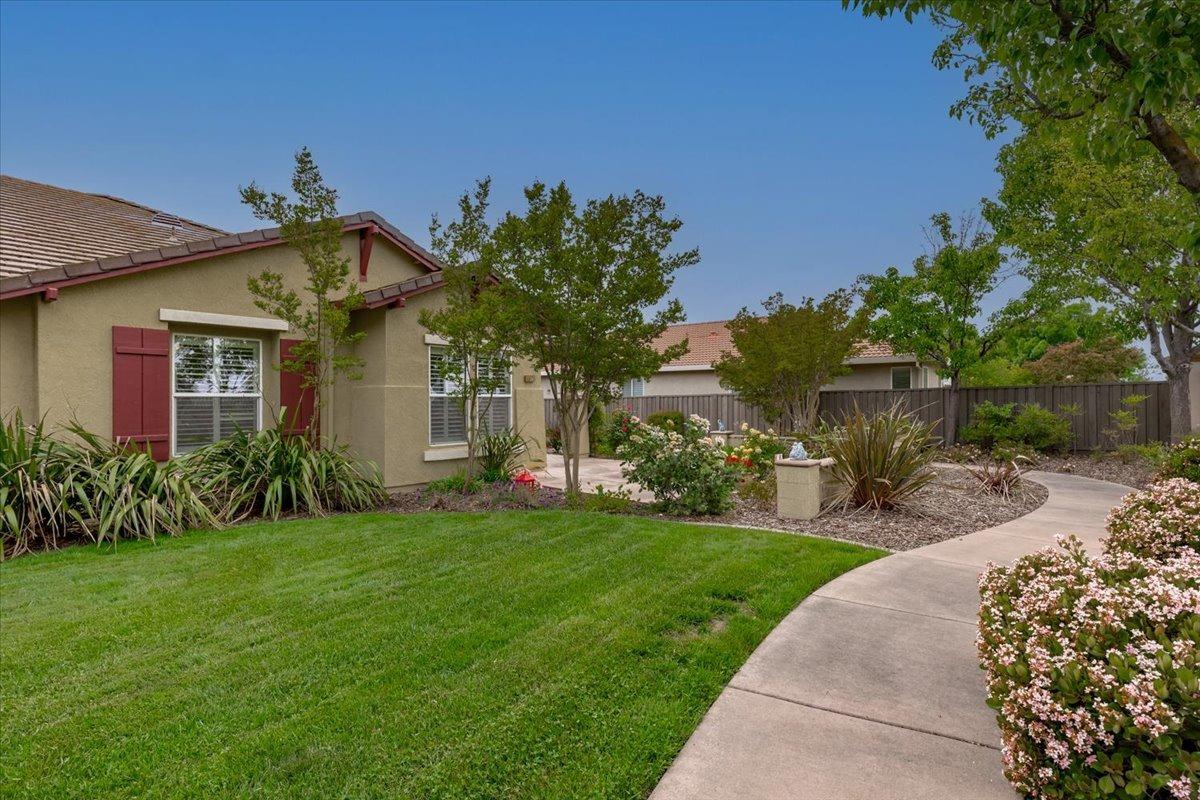Photo of 5977 Country Manor Pl in Sacramento, CA
