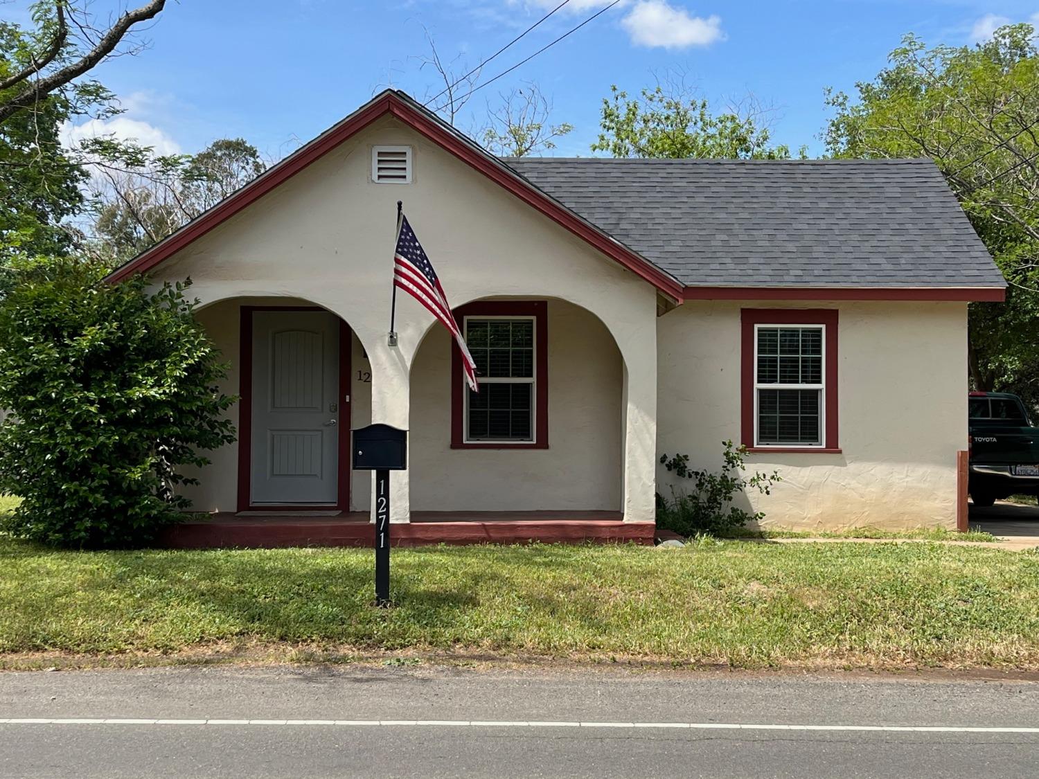 Photo of 1271 10th St in Oroville, CA