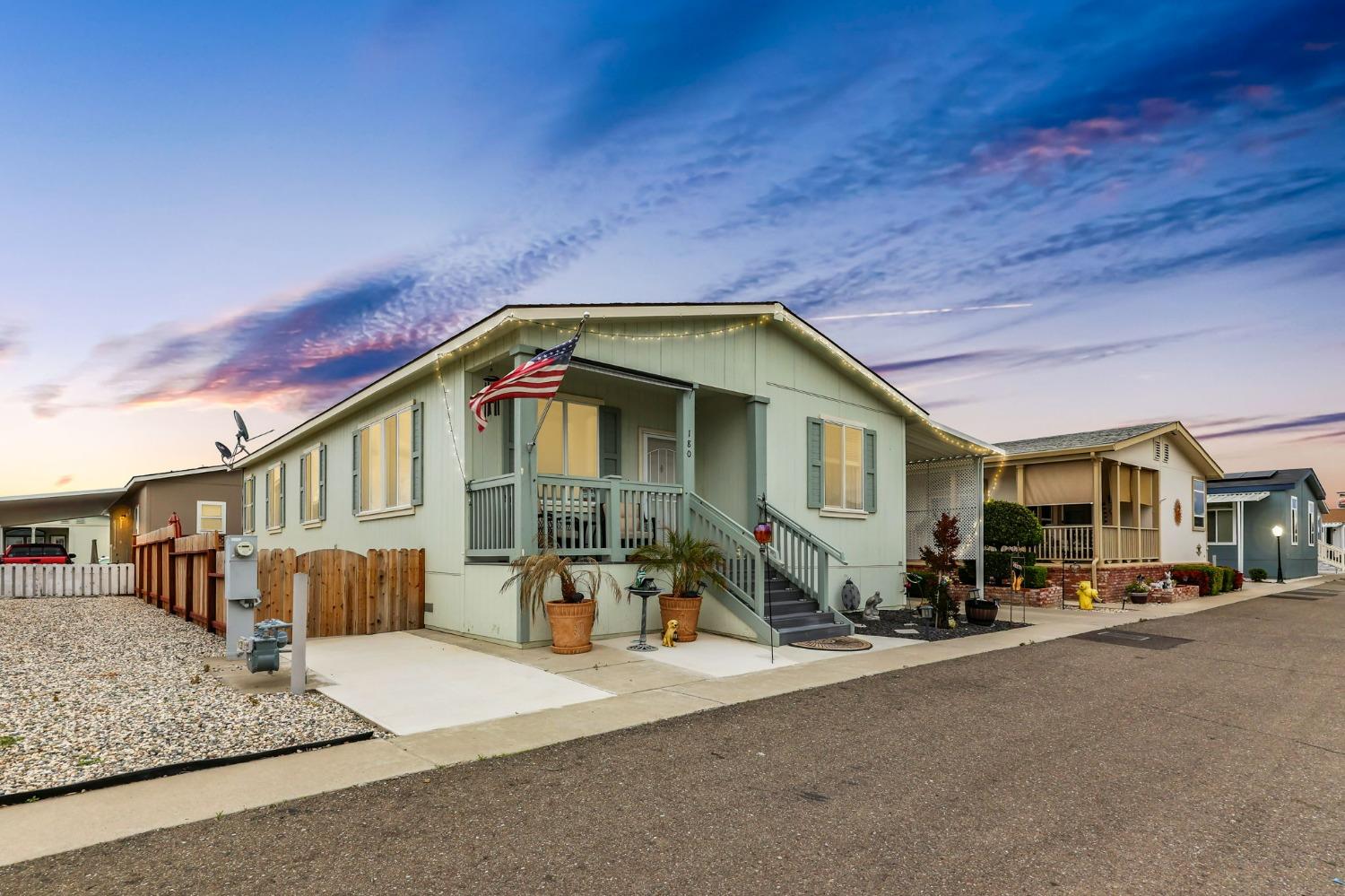 Photo of 5130 County Rd 99W #180 in Dunnigan, CA