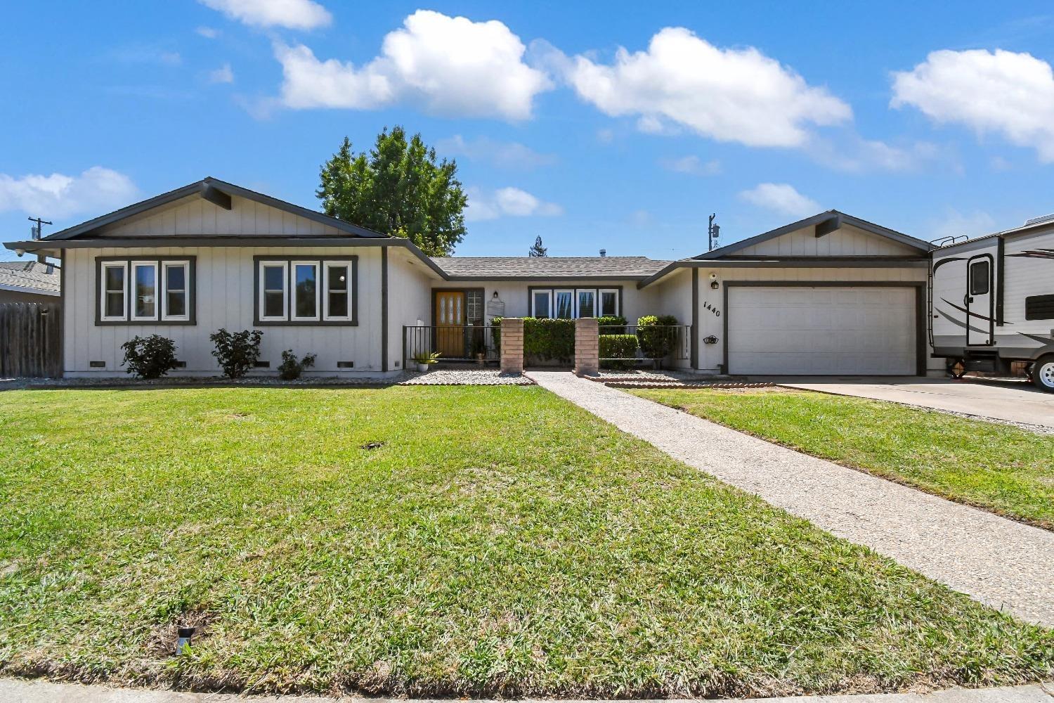 Photo of 1440 Peach Tree Ln in Yuba City, CA