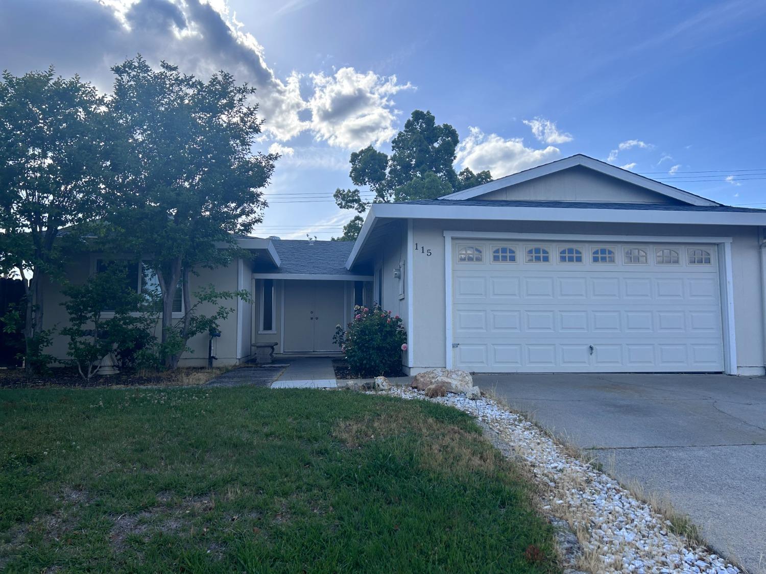 Photo of 115 Sierra Woods Cir in Folsom, CA
