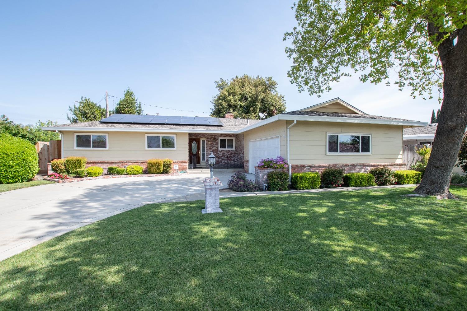 Photo of 23 Toyon Dr in Woodland, CA