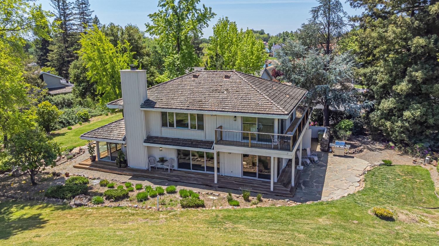 Photo of 15009 Lago Dr in Rancho Murieta, CA