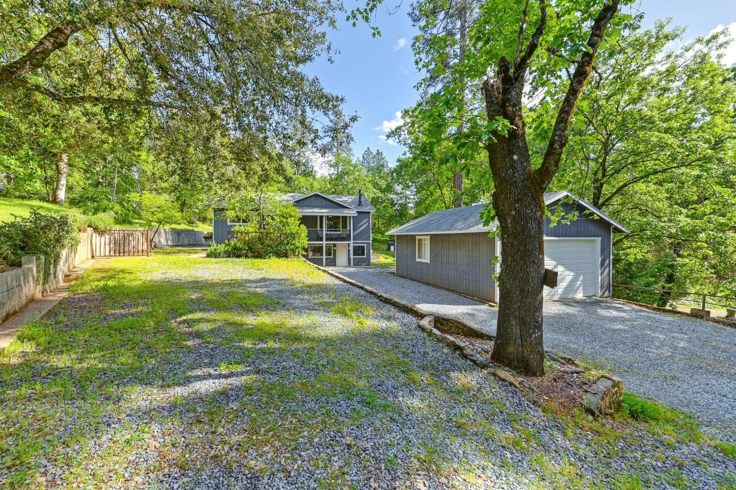 Photo of 240 Chad Cir in Applegate, CA