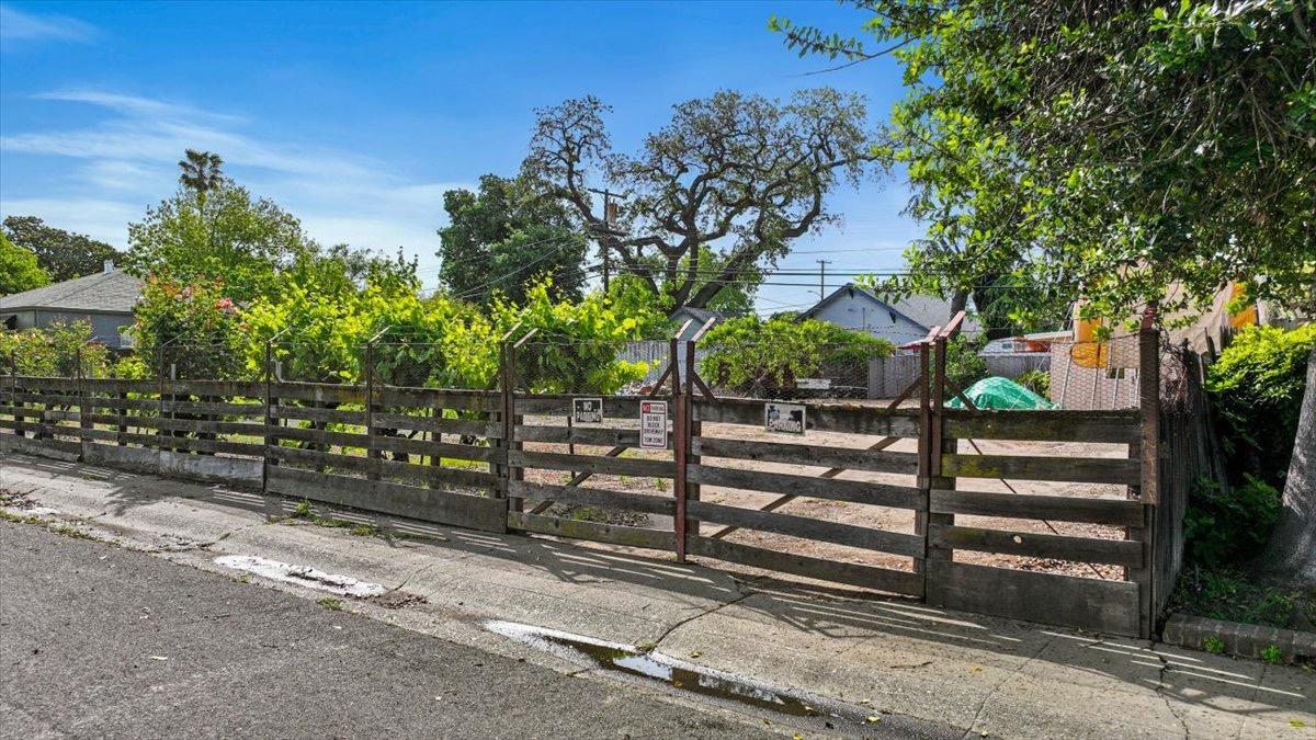 Photo of 1774 Elmwood Ave in Stockton, CA