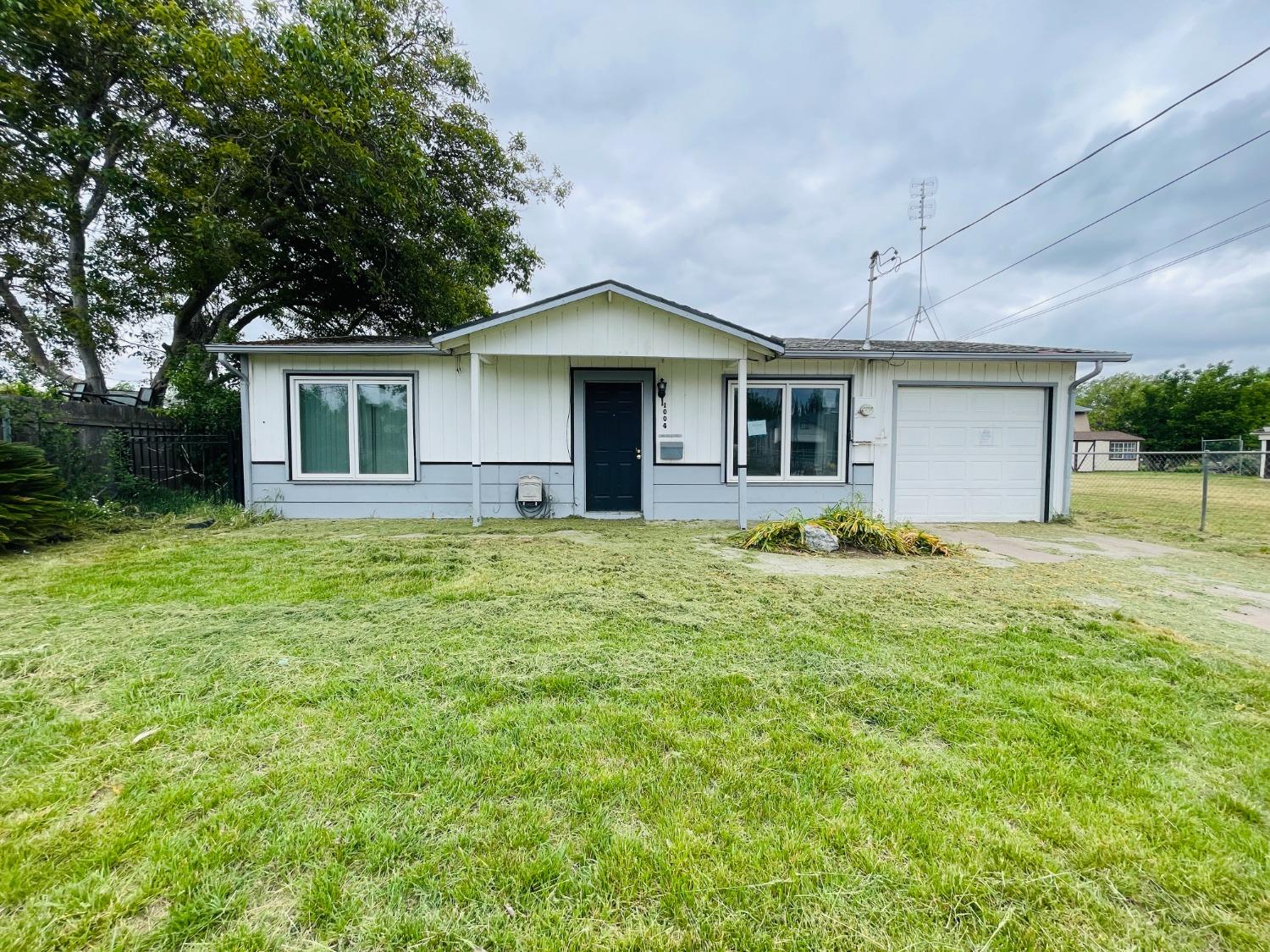 Photo of 1004 Hawk Ave in Sacramento, CA
