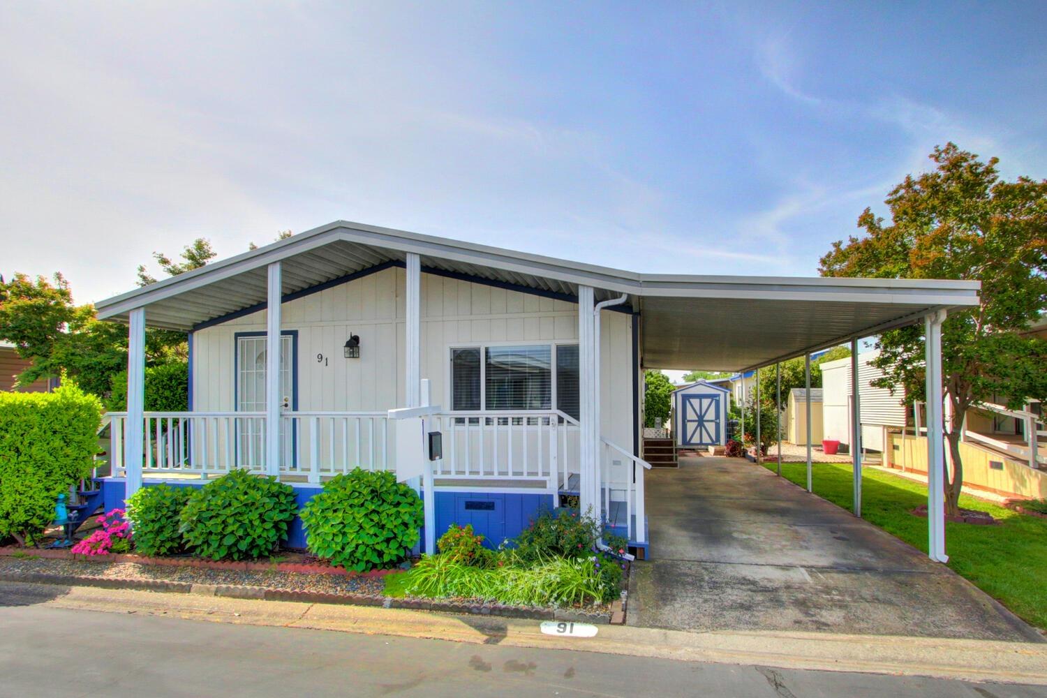 Photo of 91 Bainbrook St in Sacramento, CA