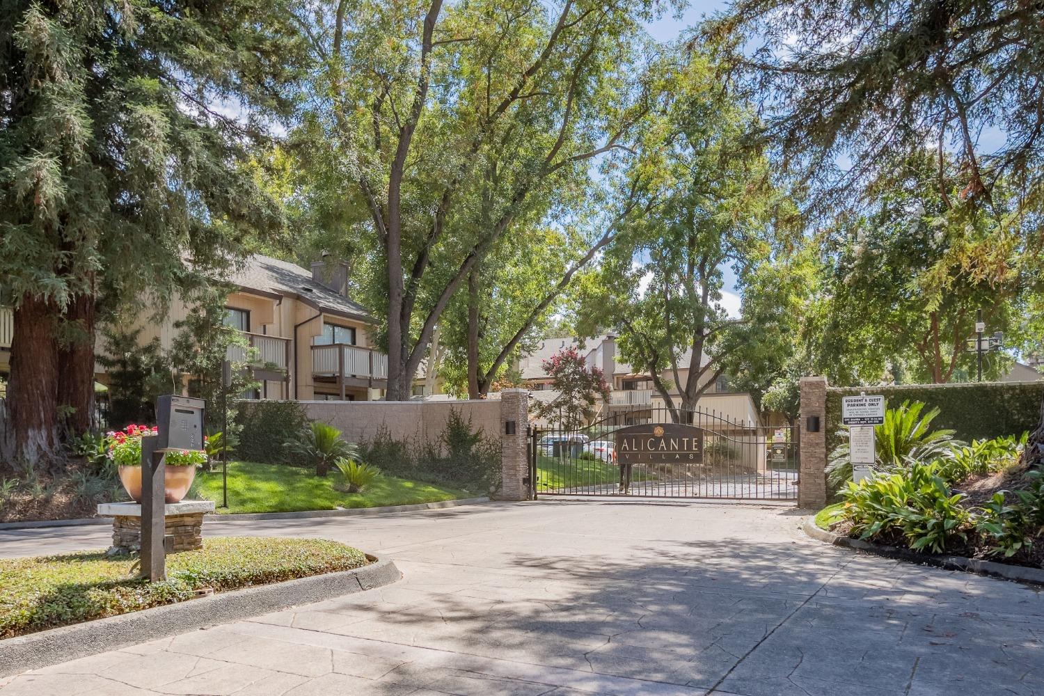Photo of 524 Woodside Oaks #1 in Sacramento, CA