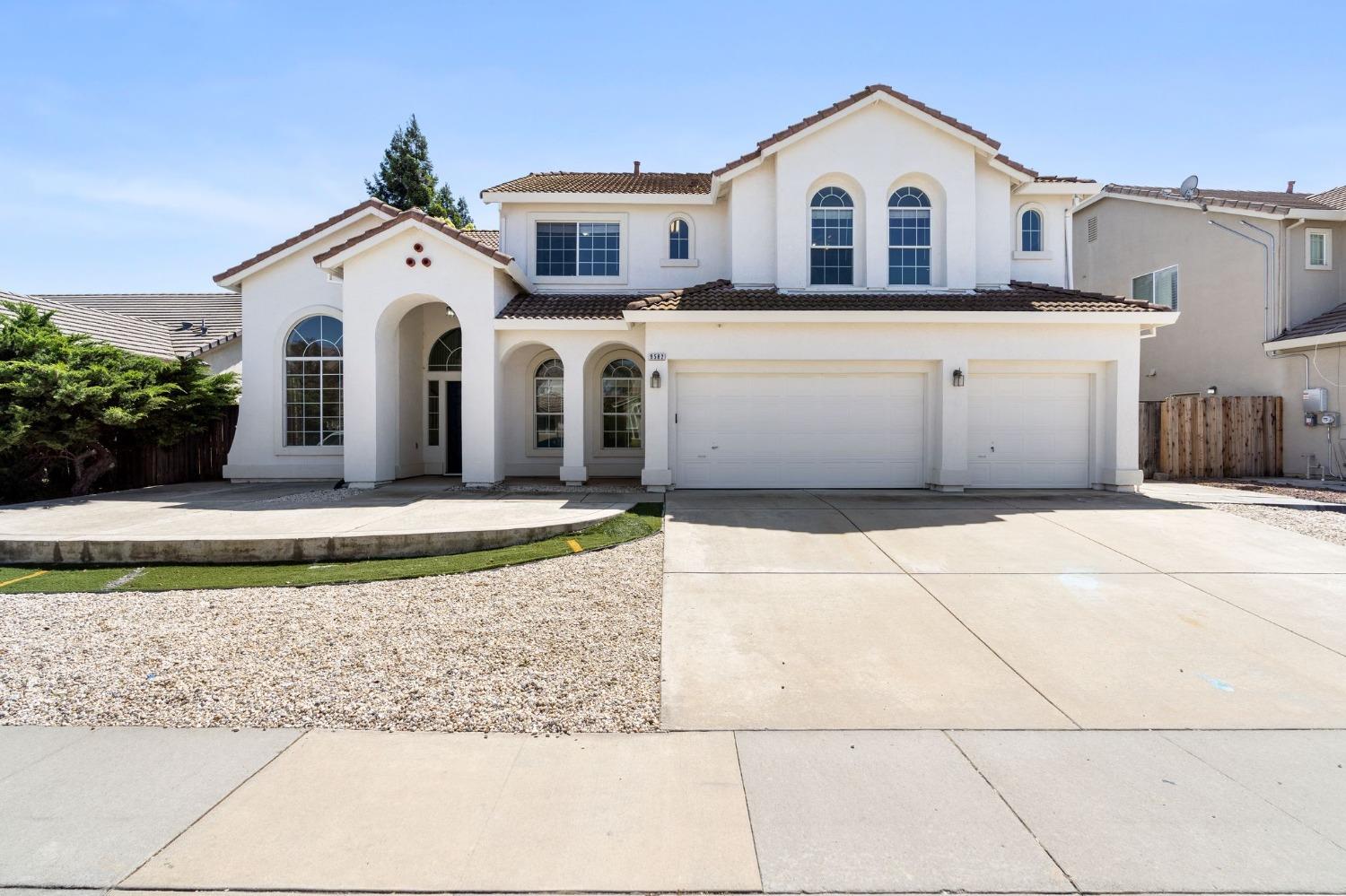 Photo of 9582 Stone Springs Dr in Elk Grove, CA
