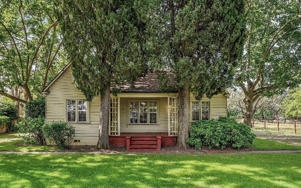 Photo of 6140 Palm Dr in Carmichael, CA