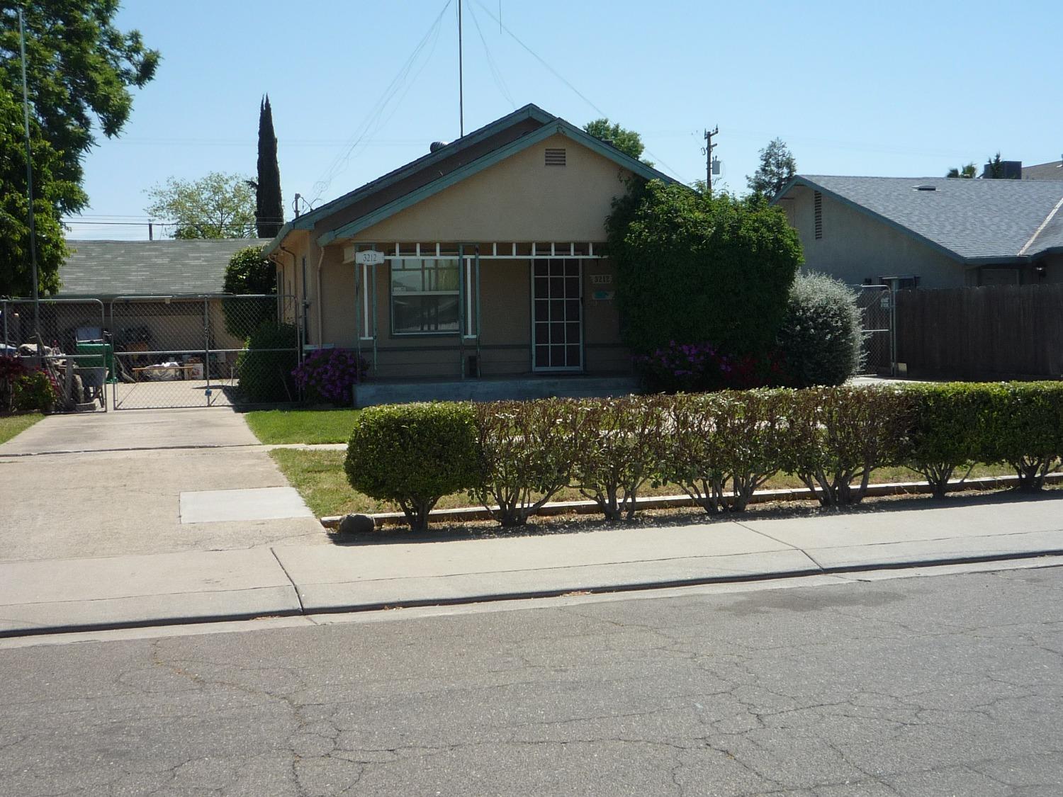 Photo of 3212 8th St in Ceres, CA