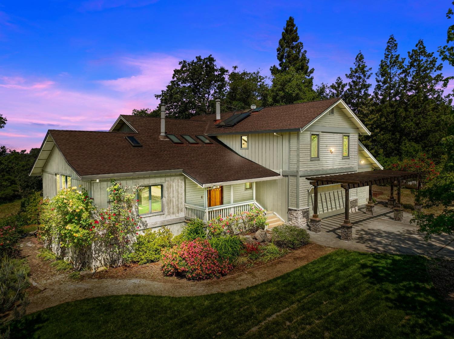 Photo of 1365 Boot Hill Ln in Newcastle, CA