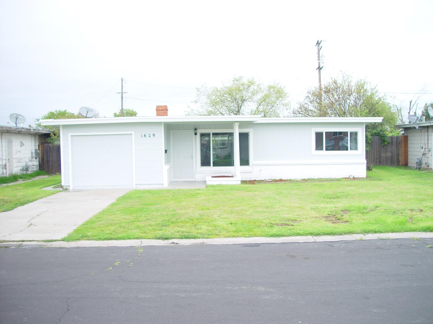 Photo of 1629 Kazmir Ct in Modesto, CA