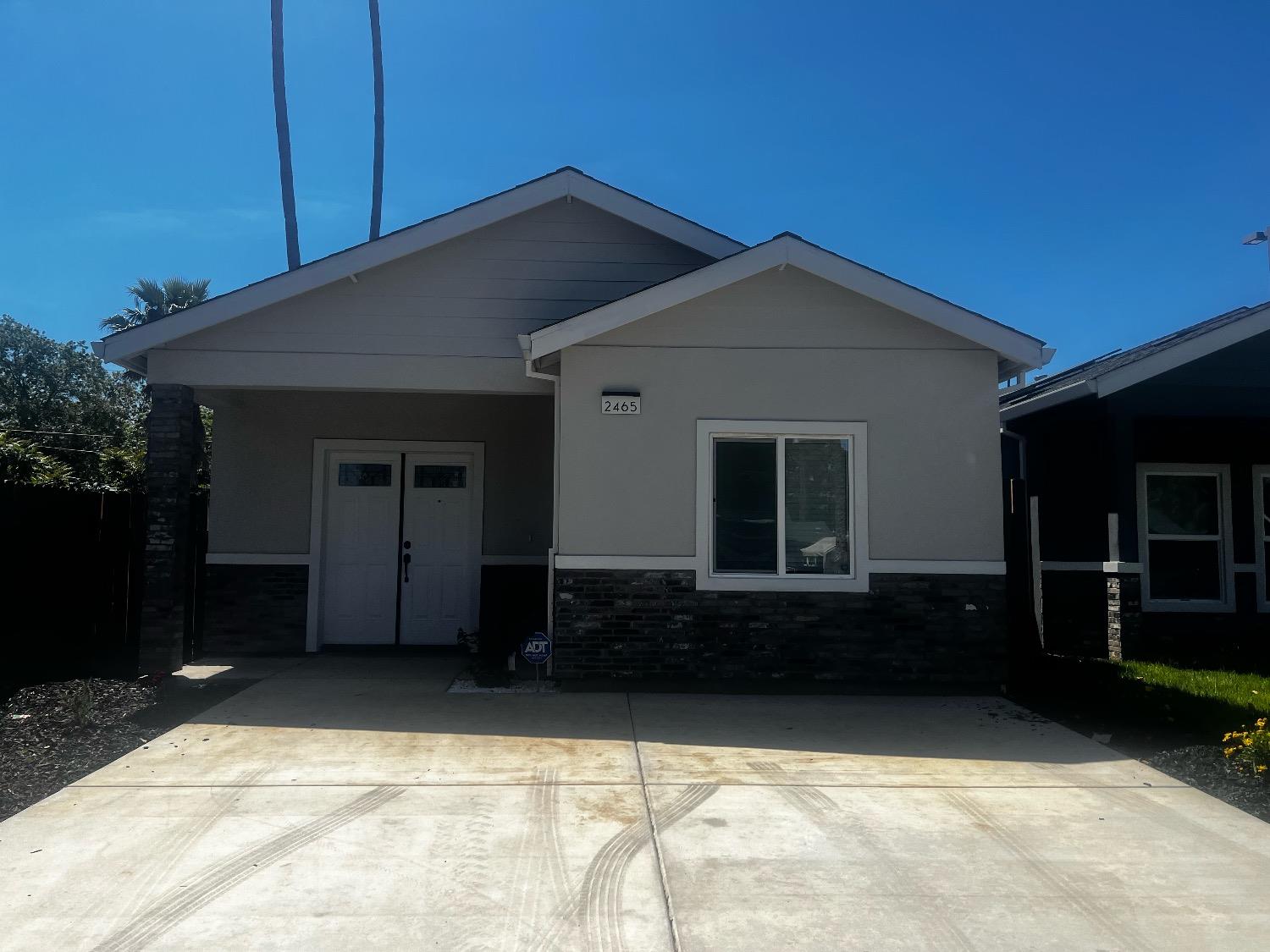 Photo of 2465 Empress St in Sacramento, CA