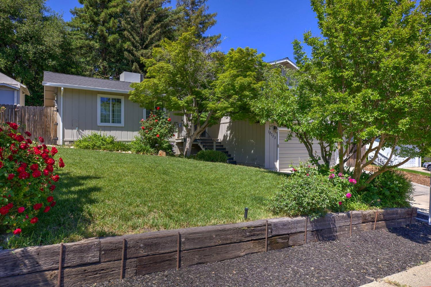 Photo of 12733 Manor Dr in Auburn, CA
