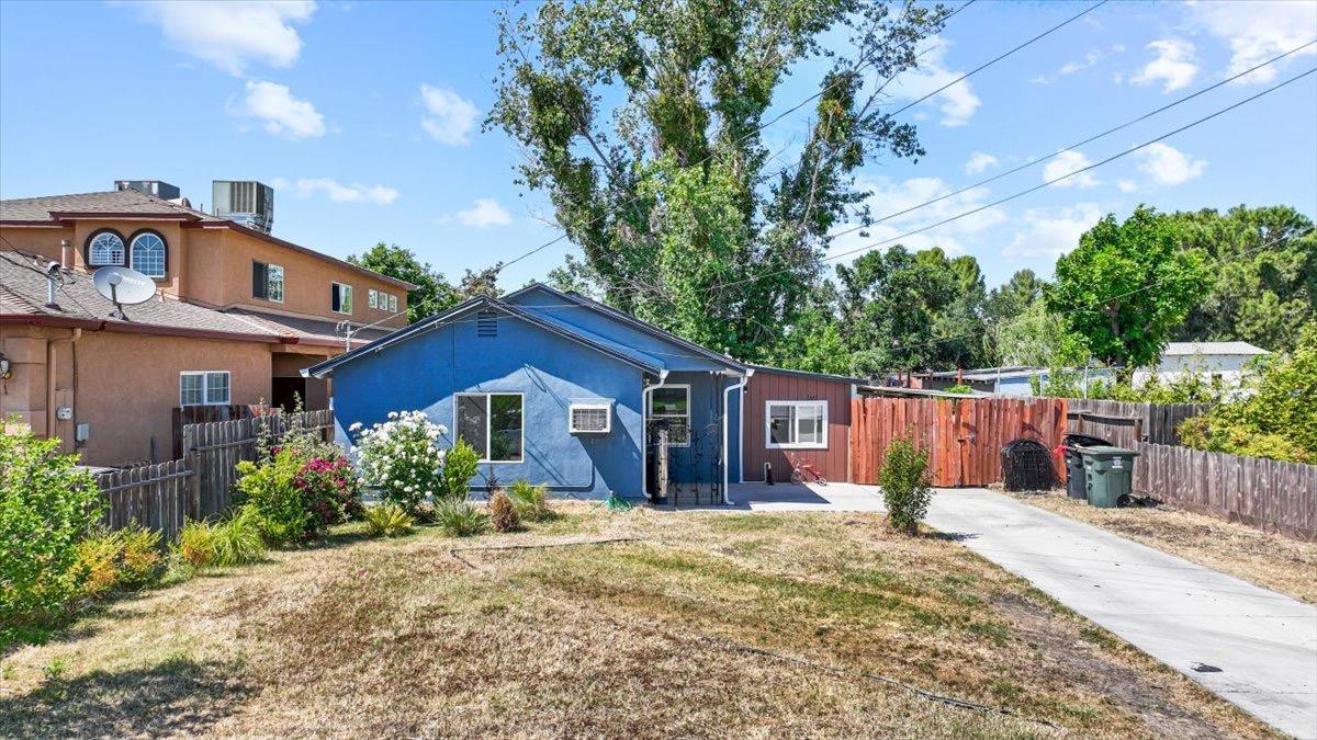 Photo of 2667 Santa Fe St in Riverbank, CA