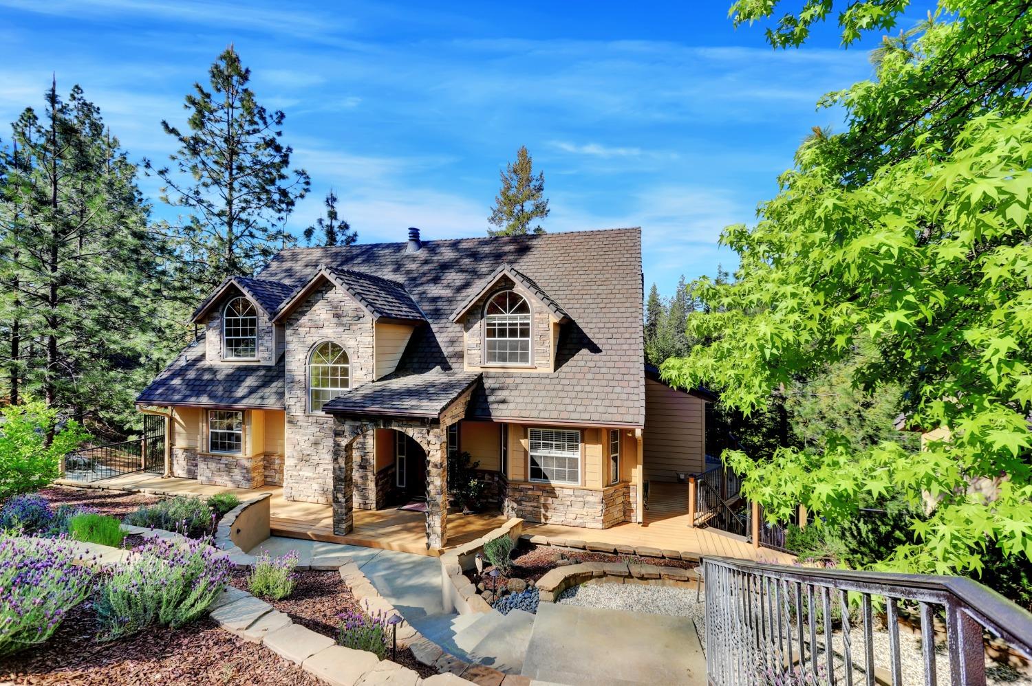 Photo of 21388 Round Tuit Rd in Grass Valley, CA