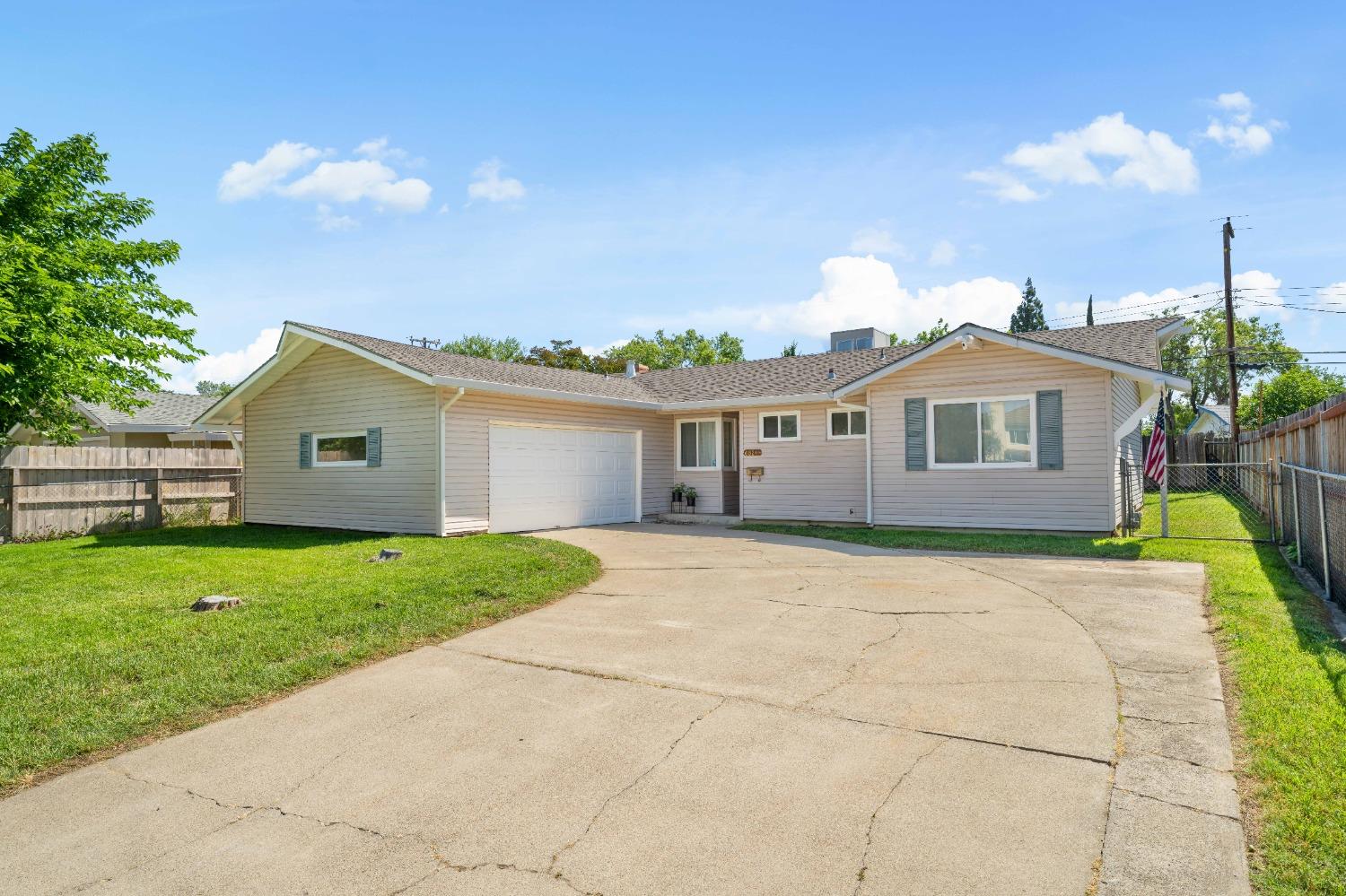 Photo of 6824 Van Maren Ln in Citrus Heights, CA