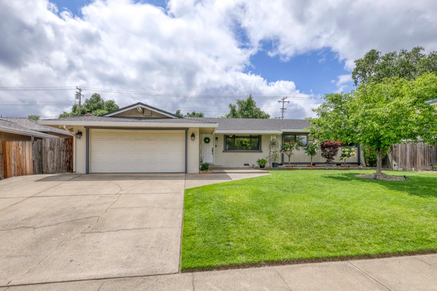 Photo of 6324 Hilltop Dr in Carmichael, CA