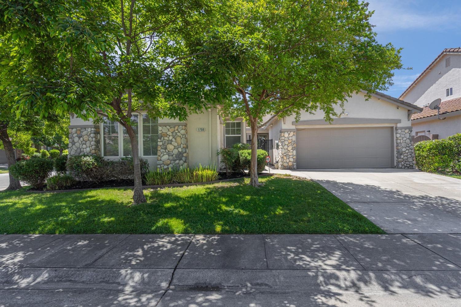 Photo of 1750 Irongate Wy in Sacramento, CA