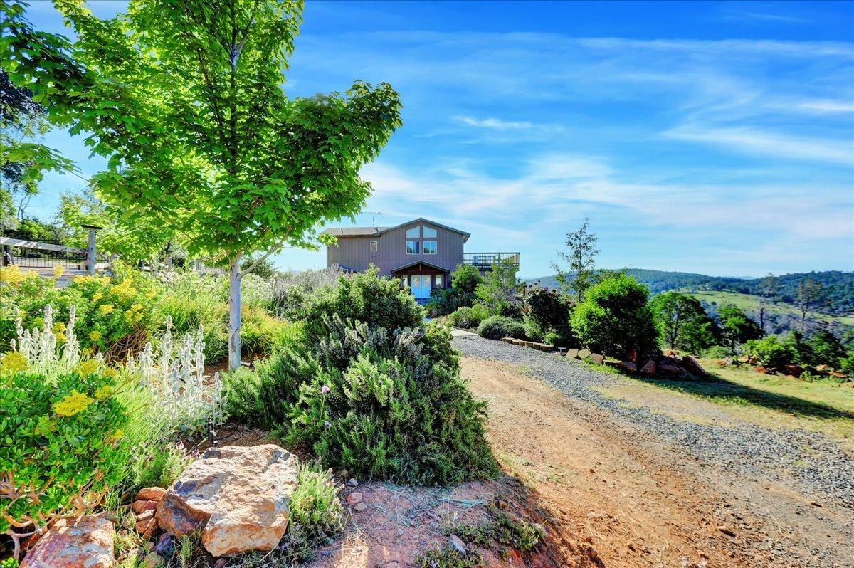 Photo of 15463 Summit Wy in Grass Valley, CA