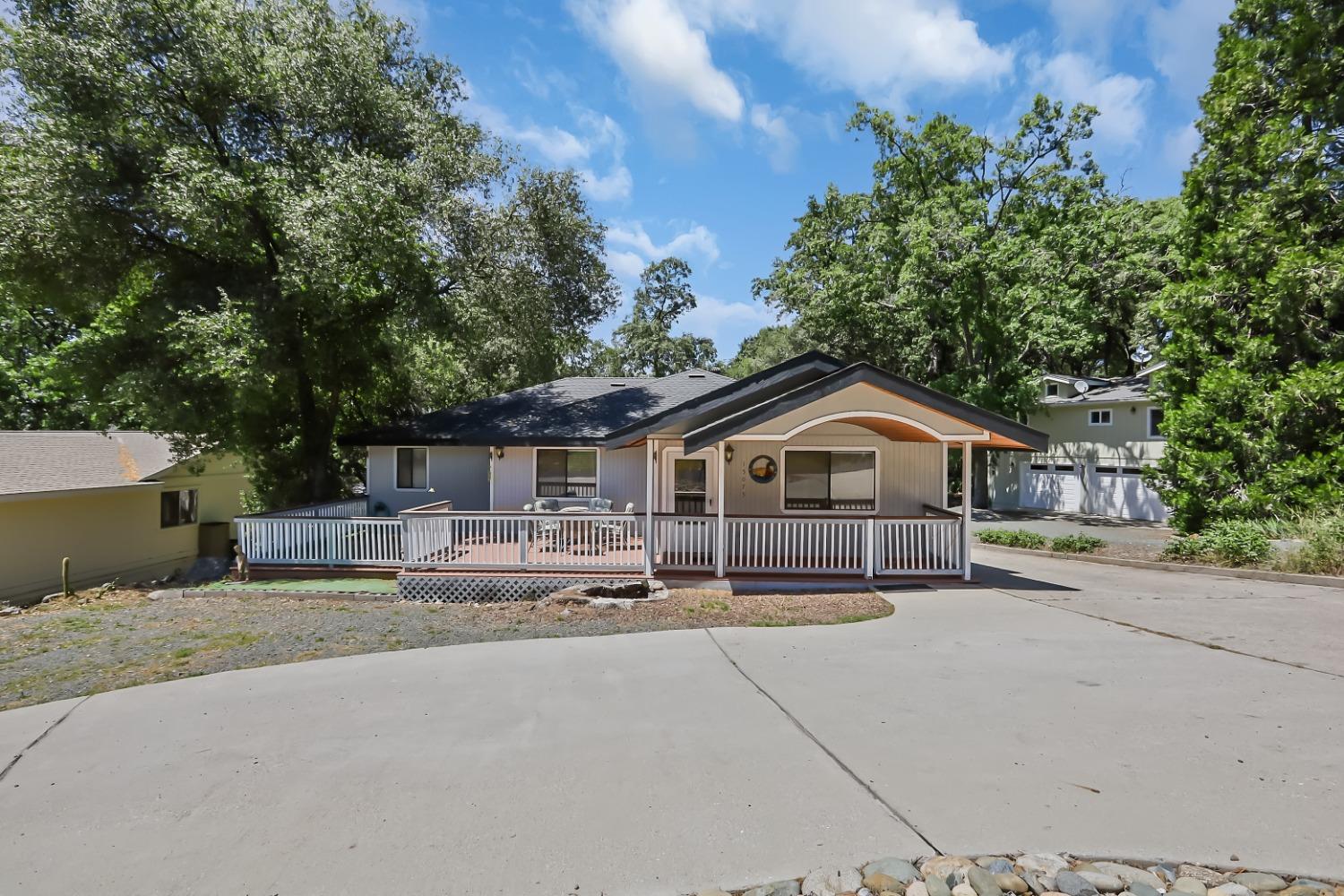 Photo of 15075 Woodland Loop in Penn Valley, CA